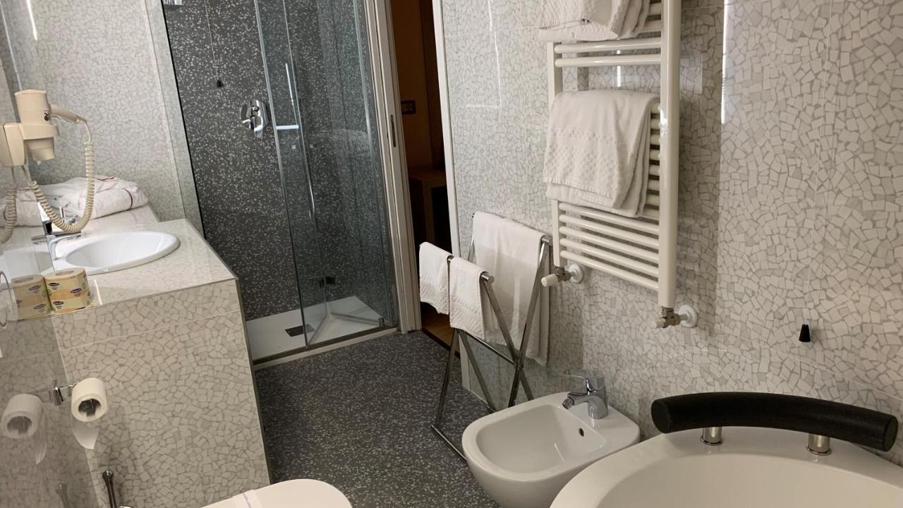 Queen Suite with Spa Bath
